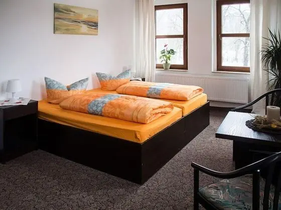 Basic Tek Büyük veya İki Ayrı Yataklı Oda, Ortak Banyo