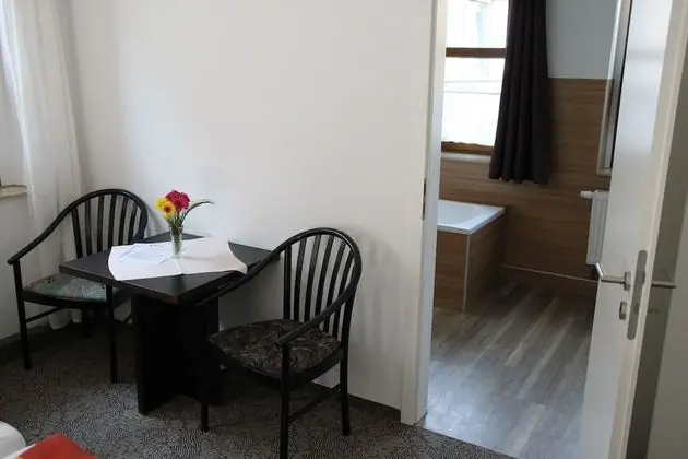 Basic Tek Büyük veya İki Ayrı Yataklı Oda, Ortak Banyo