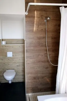Basic Tek Büyük veya İki Ayrı Yataklı Oda, Ortak Banyo