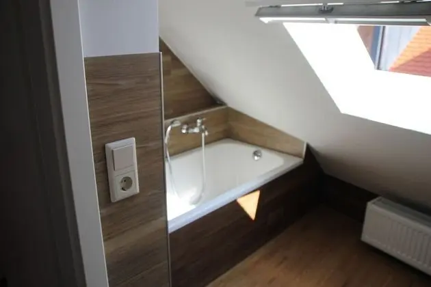 Basic Tek Büyük veya İki Ayrı Yataklı Oda, Ortak Banyo