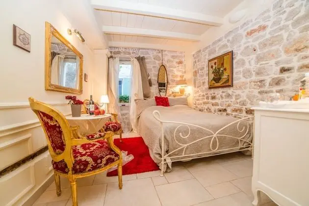 Romantic Oda, 1 Büyük (Queen) Boy Yatak