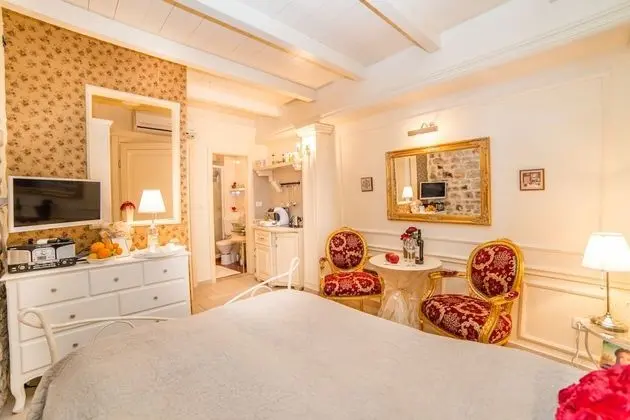 Romantic Oda, 1 Büyük (Queen) Boy Yatak