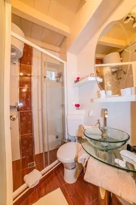 Romantic Oda, 1 Büyük (Queen) Boy Yatak