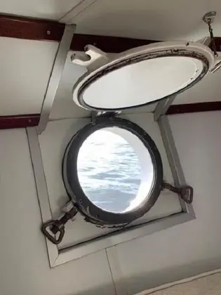 Kulübe (harbor view, deck hatch, fresh air)