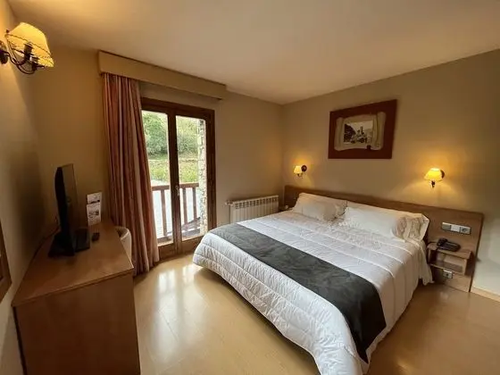 Tek Büyük Yataklı Oda (Access indoor pool)