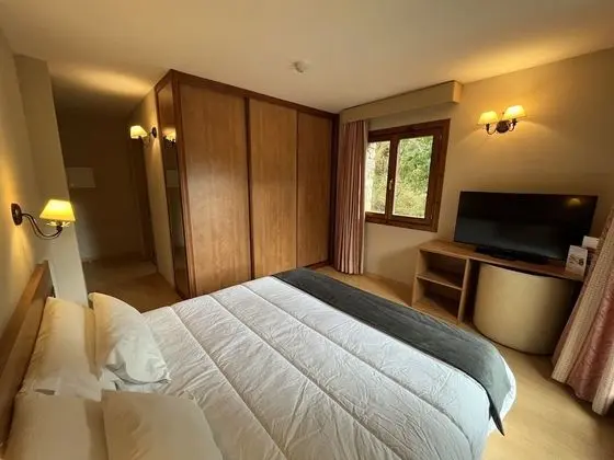 Tek Büyük Yataklı Oda (Access indoor pool)