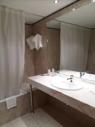 Tek Büyük Yataklı Oda (Access indoor pool)