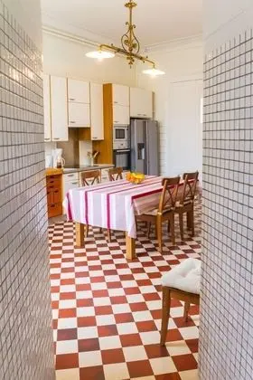 Kır Evi, Banyolu/Duşlu (de France)