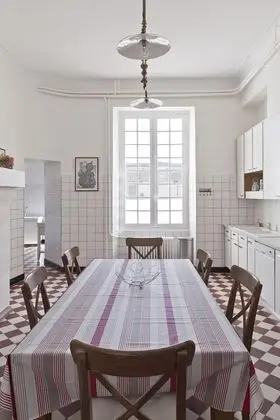 Kır Evi, Banyolu/Duşlu (de France)