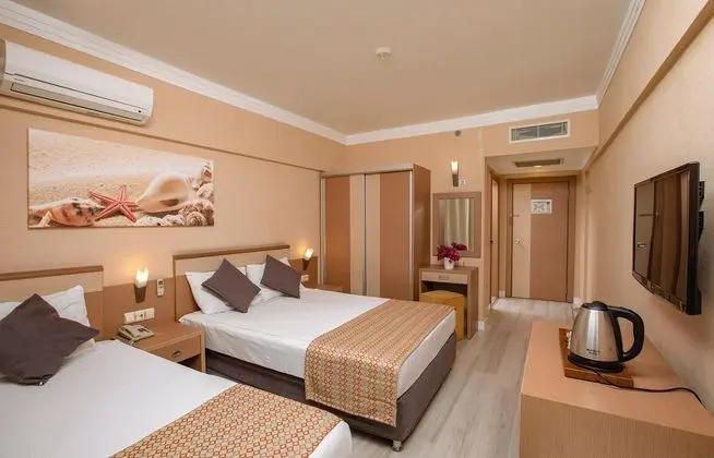 https://images.etstur.com/files/images/hotelImages/TR/215856/l/Seher-Kumkoy-Star-Resort-Oda-329015.jpg
