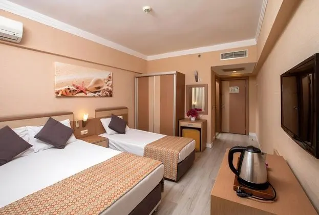 https://images.etstur.com/files/images/hotelImages/TR/215856/l/Seher-Kumkoy-Star-Resort-Oda-329016.jpg