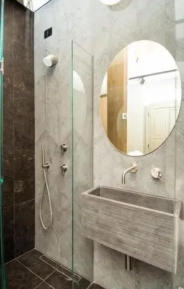 Design Tek Büyük Yataklı Oda, 1 Büyük (Queen) Boy Yatak, Özel Banyo, Kule