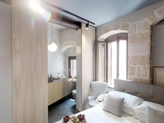 Design Tek Büyük Yataklı Oda, 1 Büyük (Queen) Boy Yatak, Özel Banyo, Kule