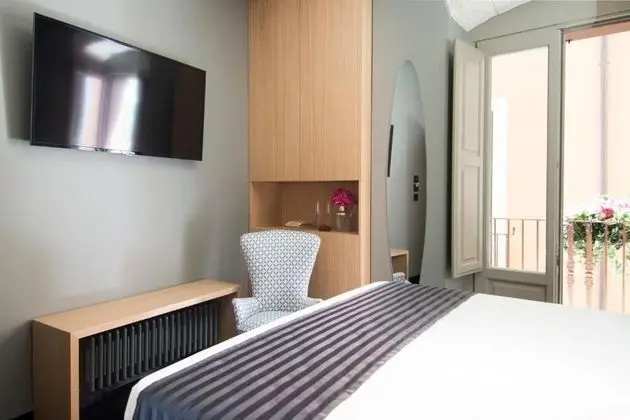 Design Tek Büyük Yataklı Oda, 1 Büyük (Queen) Boy Yatak, Özel Banyo, Kule