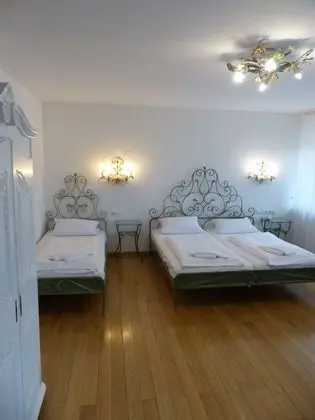 Üç Kişilik Oda