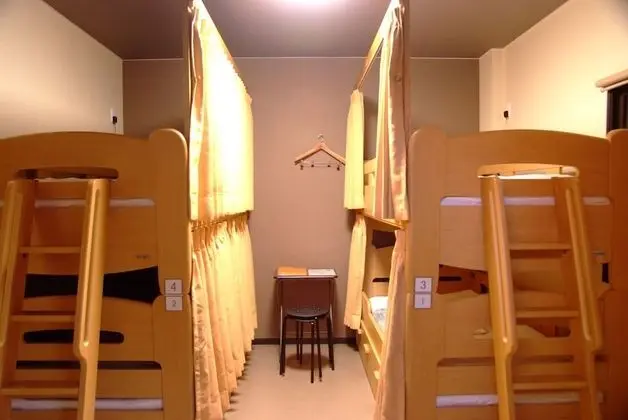 Oda, 4 Yatak Odası, Sigara İçilmez, Buzdolabı