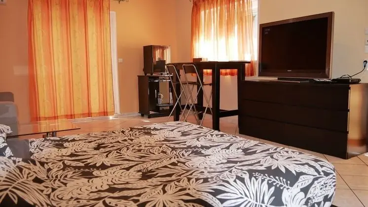 City Tek Büyük Yataklı Oda