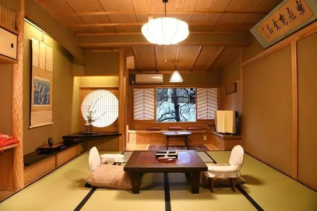 Standard Oda, Birden Çok Yatak, Özel Banyo (6-8 Tatami Mats)