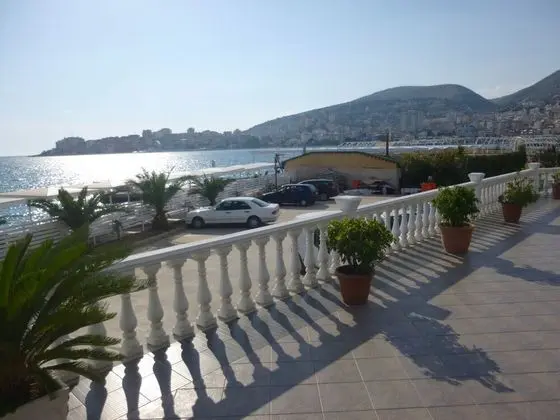 Tek Büyük veya İki Ayrı Yataklı Oda, Balkon