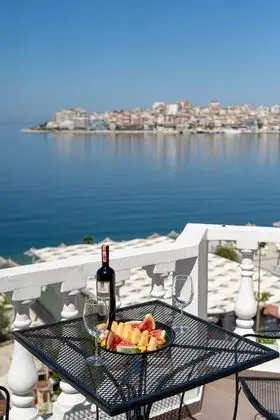 Tek Büyük veya İki Ayrı Yataklı Oda, Balkon