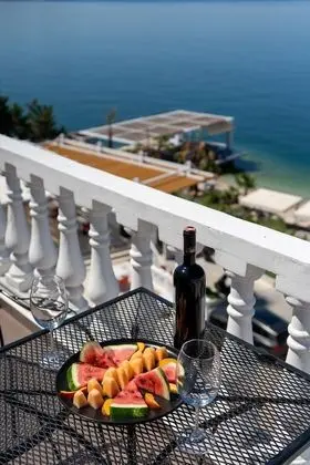 Üç Kişilik Oda, Balkon