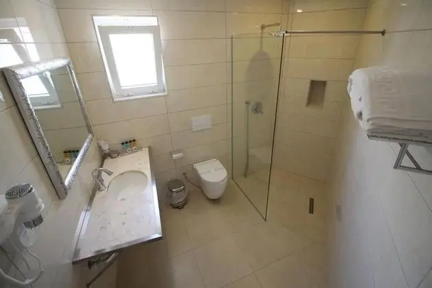 Üç Kişilik Oda, Balkon