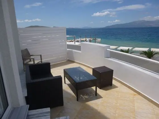 Üç Kişilik Oda, Balkon