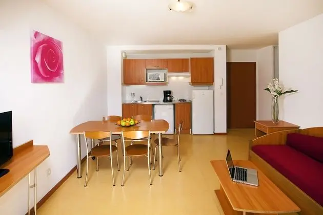 Apart Daire, 2 Yatak Odası, Küçük Mutfak