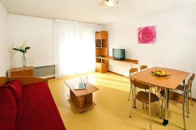 Apart Daire, 2 Yatak Odası, Küçük Mutfak