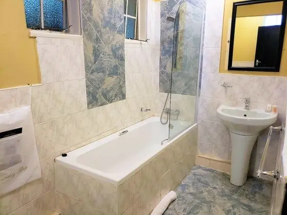 Standard Tek Büyük veya İki Ayrı Yataklı Oda, 1 Çift Kişilik veya 2 Tek Kişilik Yatak, Banyolu/Duşlu