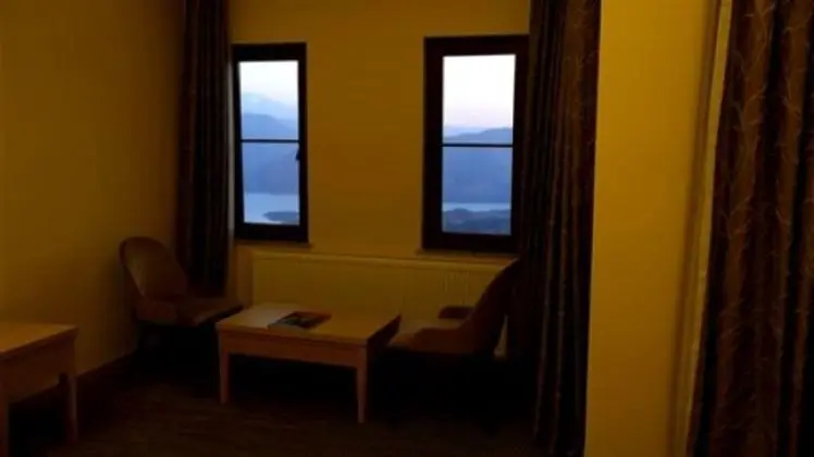 Deluxe Göl Manzaralı Oda
