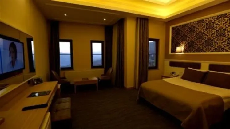 Deluxe Göl Manzaralı Oda