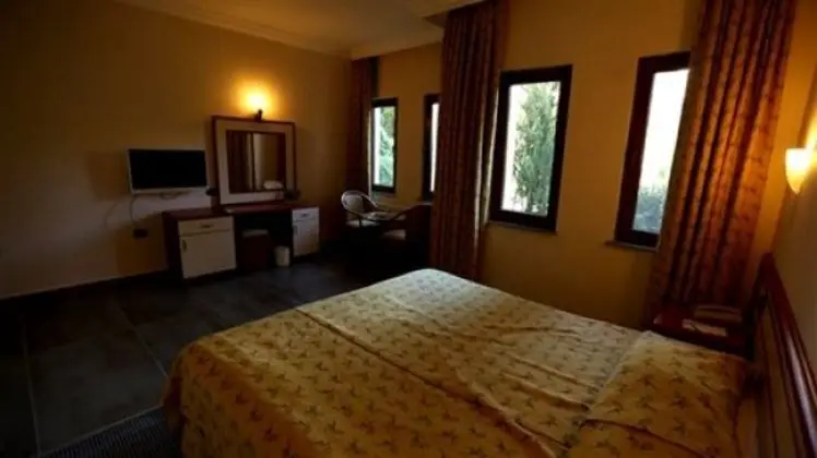 Standart Göl Manzaralı Oda