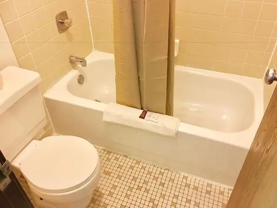 Oda, 1 En Büyük (King) Boy Yatak, Sıcak Su Küveti