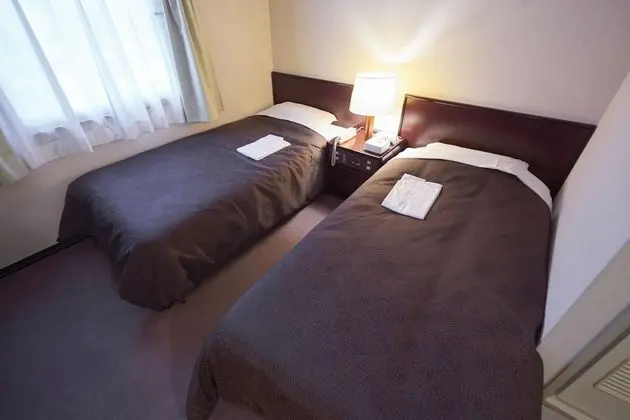 İki Ayrı Yataklı Oda, Sigara İçilebilir