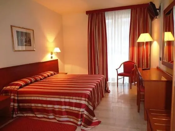 Standard Tek Büyük veya İki Ayrı Yataklı Oda