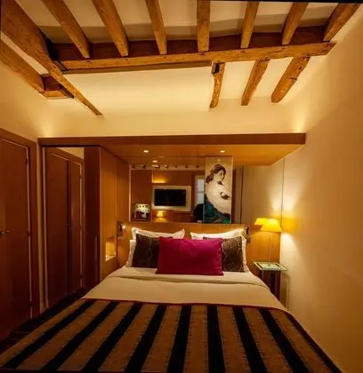 Tek Büyük veya İki Ayrı Yataklı Oda