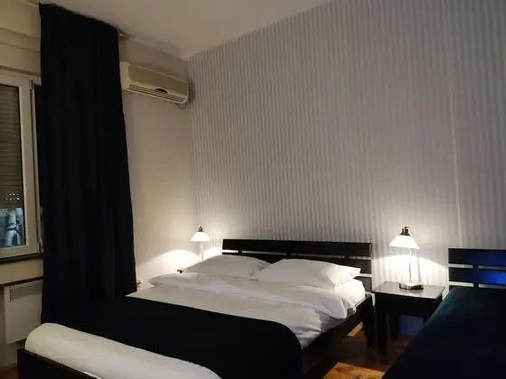 Deluxe Tek Büyük veya İki Ayrı Yataklı Oda, Birden Çok Yatak, Banyolu/Duşlu (Shared Apartment)