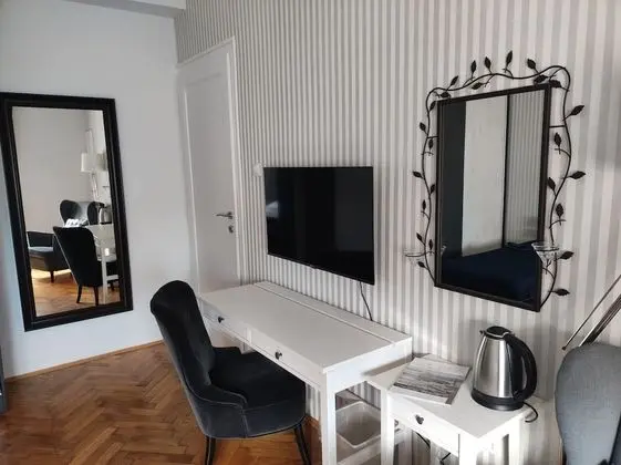 Deluxe Tek Büyük veya İki Ayrı Yataklı Oda, Birden Çok Yatak, Banyolu/Duşlu (Shared Apartment)