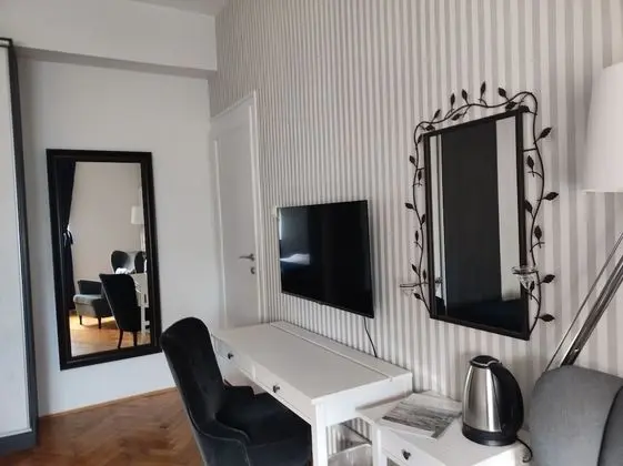 Deluxe Tek Büyük veya İki Ayrı Yataklı Oda, Birden Çok Yatak, Banyolu/Duşlu (Shared Apartment)