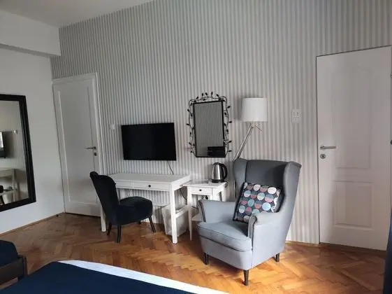 Deluxe Tek Büyük veya İki Ayrı Yataklı Oda, Birden Çok Yatak, Banyolu/Duşlu (Shared Apartment)