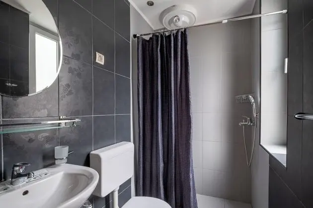 Deluxe Tek Büyük veya İki Ayrı Yataklı Oda, Birden Çok Yatak, Banyolu/Duşlu (Shared Apartment)