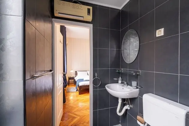 Deluxe Tek Büyük veya İki Ayrı Yataklı Oda, Birden Çok Yatak, Banyolu/Duşlu (Shared Apartment)