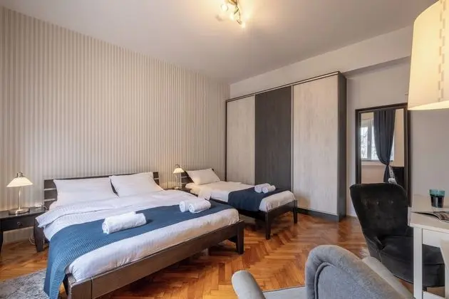 Deluxe Tek Büyük veya İki Ayrı Yataklı Oda, Birden Çok Yatak, Banyolu/Duşlu (Shared Apartment)