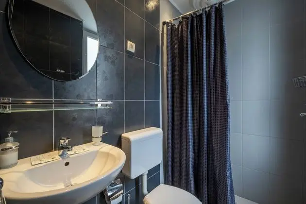 Deluxe Tek Büyük veya İki Ayrı Yataklı Oda, Birden Çok Yatak, Banyolu/Duşlu (Shared Apartment)