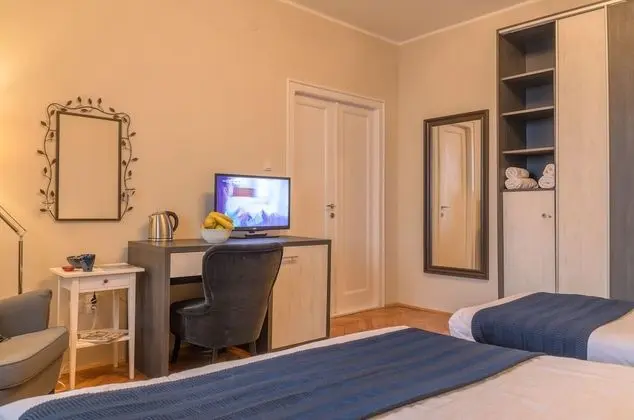Superior Double or Twin Room, Detached Private Bathroom, (shared apartment)