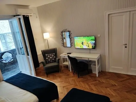 Superior Double or Twin Room, Detached Private Bathroom, (shared apartment)