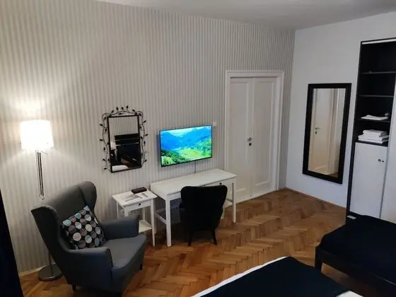 Superior Double or Twin Room, Detached Private Bathroom, (shared apartment)