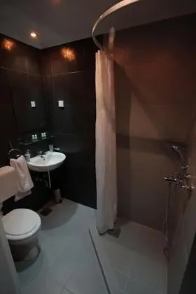Superior Double or Twin Room, Detached Private Bathroom, (shared apartment)