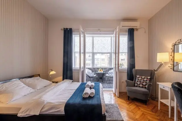Superior Double or Twin Room, Detached Private Bathroom, (shared apartment)